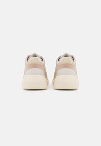 s.Oliver Trainers - cream/rose