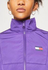 Tommy Jeans Corta-vento - college purple