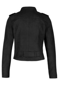 Veste en suédine noire avec un design ajusté, col montant, épaulettes et taille ceinturée. Texture lisse et style minimaliste.