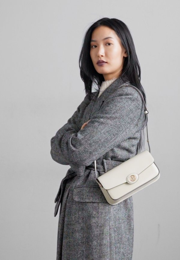 ROBINSON SHOULDER BAG - Handbag - shea butter3