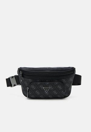 Banane noire en matériau texturé, dotée d'un compartiment principal zippé, d'une poche avant et d'un design de logo à motifs. Bandoulière réglable.