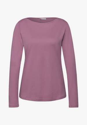 Dámská halenka se lila odstínem levandule, s dlouhým rukávem, výstřihem ve tvaru lodě a jednoduchým designem, z měkké tkaniny, pohled zepředu.