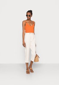 Anna Field Top - orange