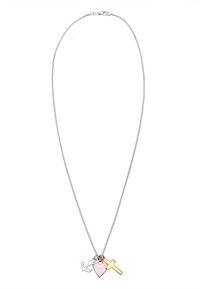 Sølv kædedyse med tre vedhæng: et sølvanker, et pink hjerte og et gyldent kors, der viser forskellige former og farver.