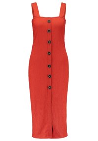 Punainen ribattu midi-mekko neliömäisillä olkaimilla, jossa on nappikiinnitys edessä ja pieni halkio alaosassa, valmistettu teksturoidusta kankaasta.