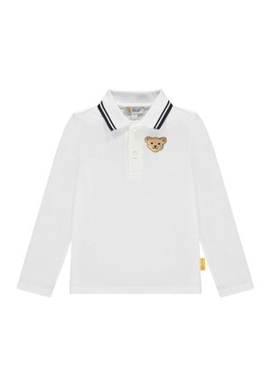 Langärmliges weißes Poloshirt aus Baumwolle mit einem dunkelblauen gestreiften Kragen, das auf der Brust ein Bärenkopf-Applikation aufweist. Gelbes Etikett an der Seite.