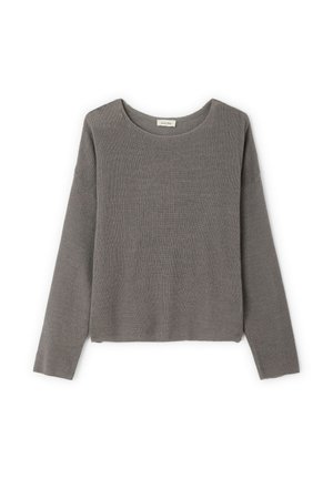 Maglione grigio lavorato a maglia con maniche lunghe, scollo rotondo e vestibilità comoda. La texture sembra costellata, senza decorazioni o motivi visibili.
