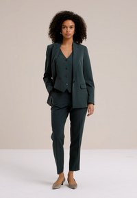 WE Fashion SLIM FIT  - Chino hlače - green