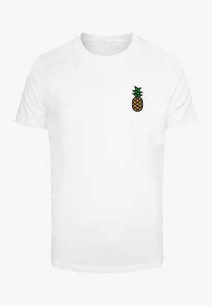 Balts kokvilnas t-krekls ar nelielu bordētu ananāsu dizainu dzeltenā un zaļā krāsā kreisajā krūtī. Īsas piedurknes un apaļa kakla izgriezums.