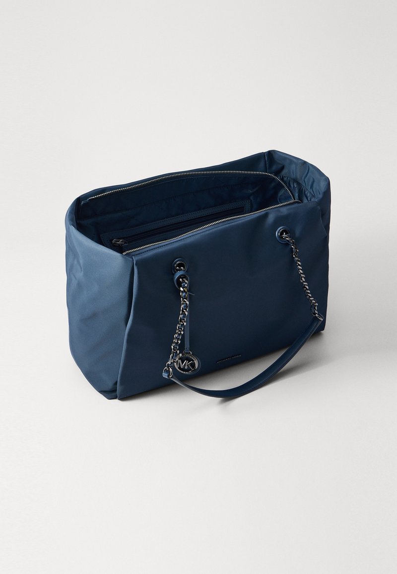 Mi-Pac Tote Da Viaggio Quilted Navy: Il Weekender Elegante E Resistente