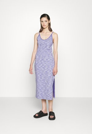 ELIKI - Vestido de malha - lilac space