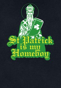 Het ontwerp toont een gestileerde figuur van Sint Patrick in het groen, die een perkament met een klaver vasthoudt, vergezeld van vetgedrukte gele tekst.