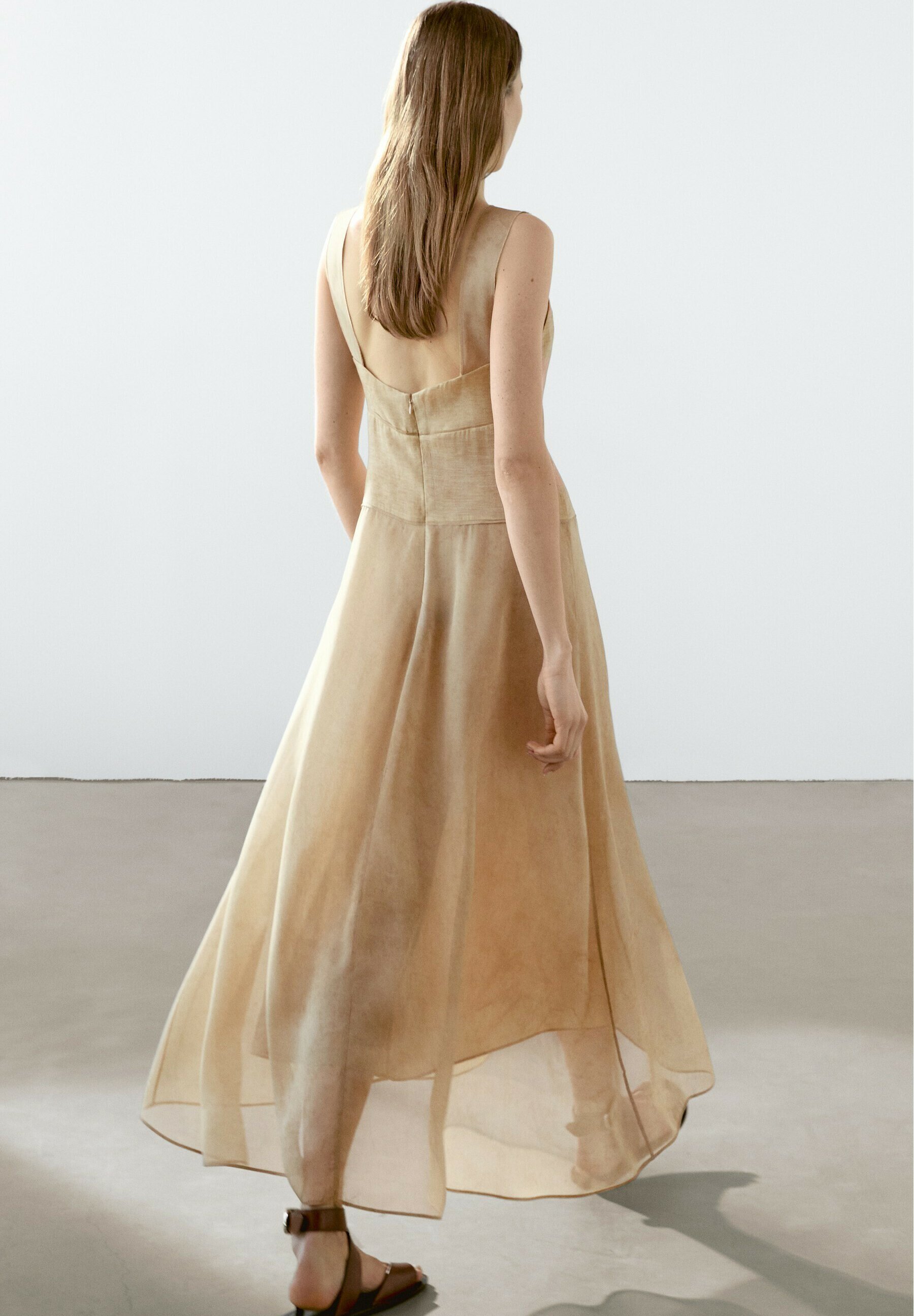 【Massimo Dutti】Long flowing dress with back detail Massimo Dutti LONG FLOWING WITH BACK DETAIL - Maxi dress