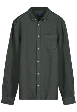Mørkegrøn skjorte med lange ærmer, knapper foran, krave med knap og brystlomme på hvid baggrund.