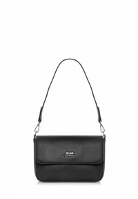 Czarna skórzana torba na ramię o gładkiej fakturze, z odpinanym paskiem i srebrnymi elementami. Posiada zapięcie na klapę z przodu.
