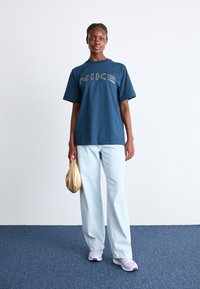 Nike Sportswear PHOENIX TEE - Μπλουζάκι με στάμπα - armory navy