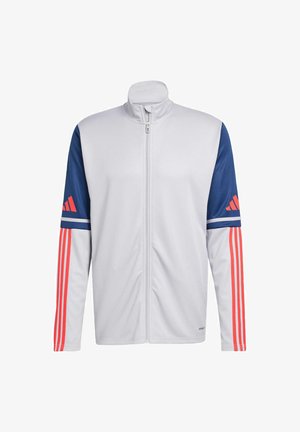 Weißer Hoodie mit Reißverschluss, der marineblaue Ärmel mit roten Akzenten hat, darunter drei rote Streifen auf jedem Arm und ein Adidas-Logo auf der Schulter.