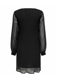 Črna obleka z teksturiranim zgornjim delom, plisiranim krilom in prosojnimi dolgimi rokavi. Poudarki so gumbi na manšetah in okrogel izrez na vratu.