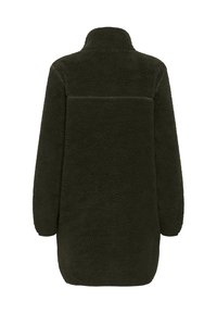 Ciemnozielona polarowa kurtka z wysokim kołnierzem, długimi rękawami i fakturowaną powierzchnią. Posiada poziome przeszycie na plecach.