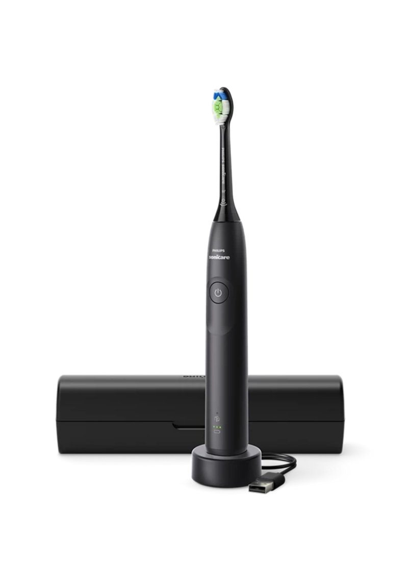Spazzolino elettrico nero con un testina di setole verde e blu, una base di ricarica e una custodia da viaggio elegante. Presenta un pulsante di accensione e lucciole di indicazione.