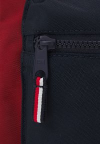 Tommy Hilfiger ESSENTIAL  - Zaino - dark magma/space blue
