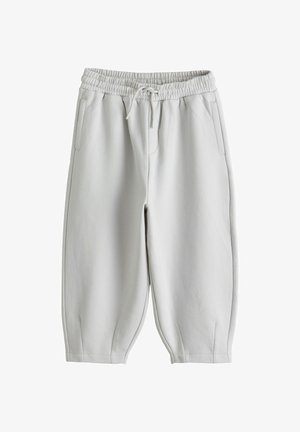 Lysegrå joggingbukser med elastisk talje og snøre, sidelommer og smalle ben på hvid baggrund.