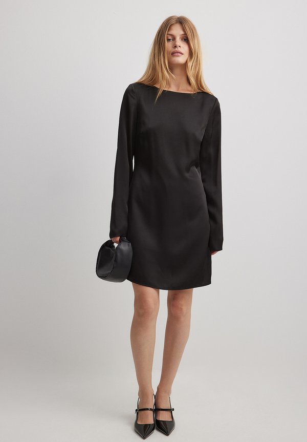 MIT OFFENEM RÜCKEN - Freizeitkleid