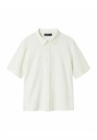 Ljusbeige kortärmad skjorta med knappslå och krage, med mjuk, texturerad tyg och rak skärning. Sex synliga framknappar.
