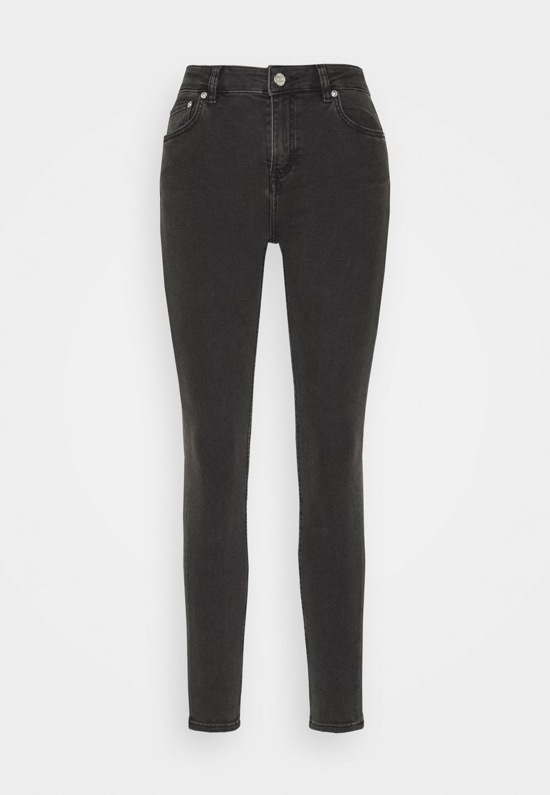 Jean skinny noir taille haute avec bouton à l'avant, fermeture éclair et cinq poches, sur fond blanc.