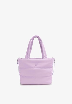 Borsa tote imbottita color lavanda con due manici spessi e una tracolla regolabile, con un piccolo logo in rilievo sul davanti.