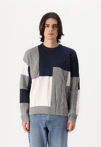 BDG Urban Outfitters PATCHWORK CABLE - Jumper - navy