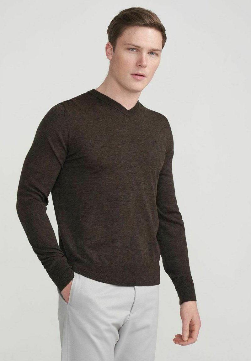 Holebrook NIKLAS V NECK - Pulóver - brown mel.