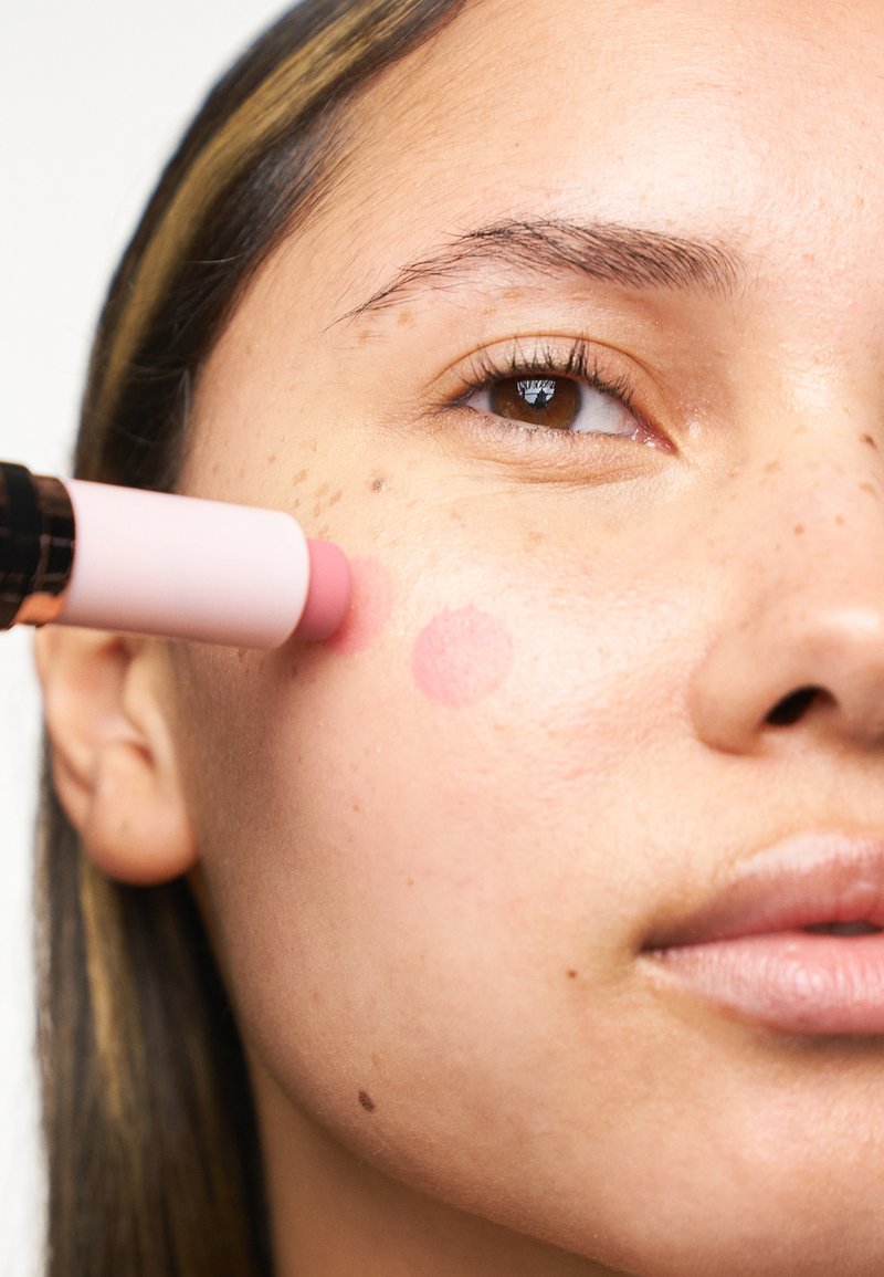 Makeup Revolution REVOLUTION BLUSH & HIGHLIGHT STICK Blush mauve