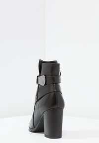 Caprice Botines - black