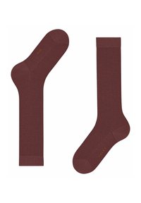 Bordeaux sokken met een visgraatpatroon, gemaakt van een gestructureerd materiaal, met een contrasterend merklogo in goud aan de zijkant.