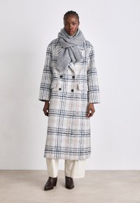 Tommy Hilfiger ESSENTIAL FLAG FUZZY SCARF - Halsduk - mid grey melange