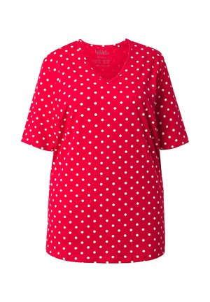 Czerwona koszulka na krótki rękaw z dekoltem w serek i białymi groszkami na całej powierzchni. Wykonana z miękkiej tkaniny, z luźnym krojem i zaokrąglonym dołem.