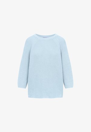 Jasnoniebieski dziergany sweter z długimi rękawami i okrągłym dekoltem, z teksturowanym prążkowanym wzorem na całej powierzchni.