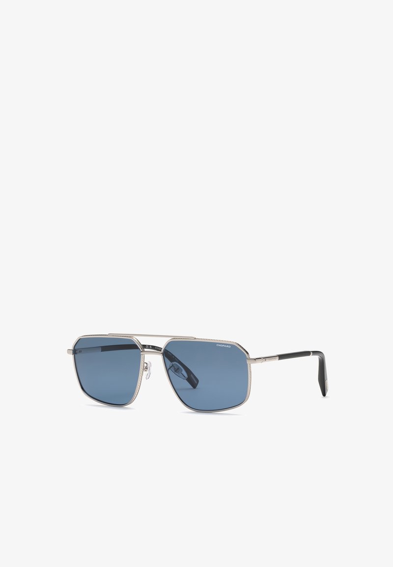Lunettes de soleil rectangulaires à monture métallique avec verres teintés bleus et embouts de branches noirs, avec plaquettes de nez réglables.