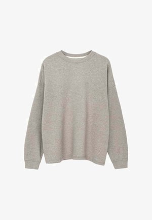 Jasnoszara bluza z długim rękawem i okrągłym dekoltem, wykonana z delikatnie teksturowanego dzianego materiału, z małym wyhaftowanym logo na lewej piersi.