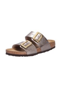 Metalen zilveren sandalen met twee gespen, een kurken voetbed en gestructureerde banden. Voorzien van gouden hardware en een rubberen buitenzool voor grip.