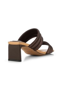 Shoe The Bear STB-SYLVI PADDED STRAP - Šľapky na opätku - brauner satin