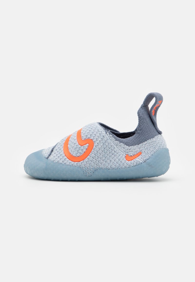 Nike Performance UNISEX - Tenisice za cestovno trčanje - light armory blue/hyper orange-football grey