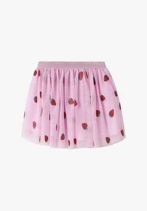 Lyserød tylskørt med lagde lag, prydet med glitrende røde jordbærmønstre. Elastisk taljebånd med en diskret glans.