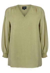 Olivově zelená halenka s dlouhými nafouklými rukávy, výstřihem do V a nařaseným smockingem na manžetách; vyrobená z lehké, hladké látky.