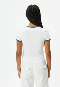 Koton STRIPED SLIM FIT PRINTED SHORT SLEEVE CREW NECK - T-shirts print - white
