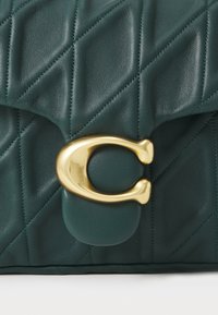 COACH MES SQUARE TABBY SHOULDER BAG - Sac à main - forest