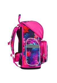 Batoh s jasně růžovým lemem a květinovým vzorem znázorňující tropické listy v purpurové, červené a zelené barvě. Obsahuje boční kapsu a polstrované popruhy.