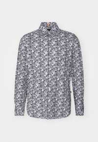 Långärmad skjorta i svart och vitt tyg med geometriska mönster och krage med knappar. Har en liten logotypetikett på sidan.