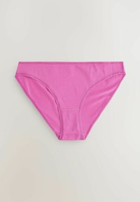Rózsaszín pamut bikini alsó, sima felülettel, alacsony derékkal és rugalmas derékpánttal. Az összevarrt varratok az éleken extra szerkezetet adnak.